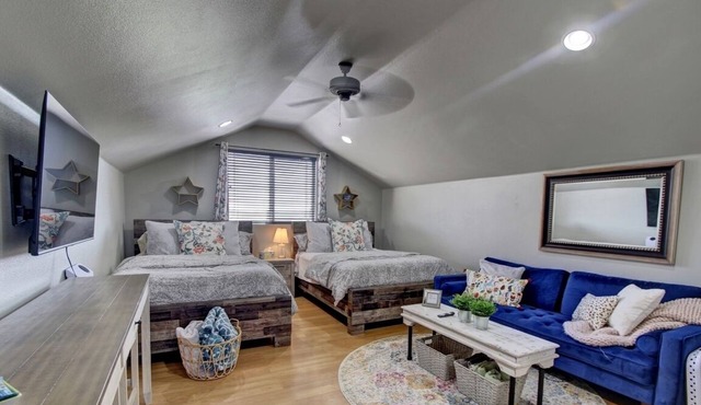 Comfy apartment on acreage, sleeps 2