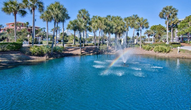 Condo Directly Across from the Beach! 2 Adult Bikes! Walk to Dining!