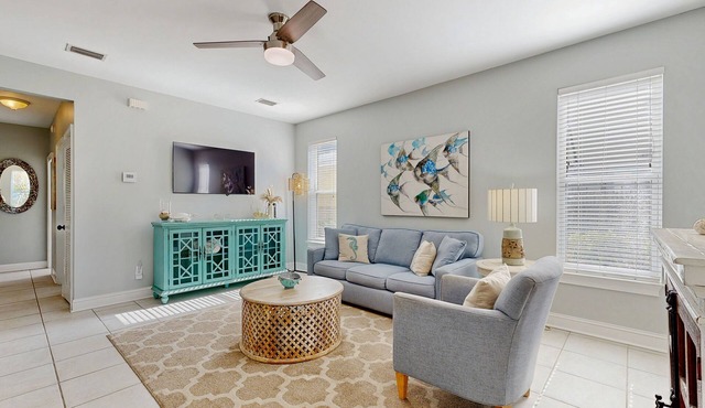 Condo near the beach with outdoor pool, BBQ, washer/dryer, streaming, central AC