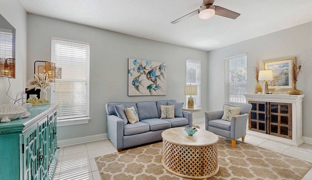 Condo near the beach with outdoor pool, BBQ, washer/dryer, streaming, central AC