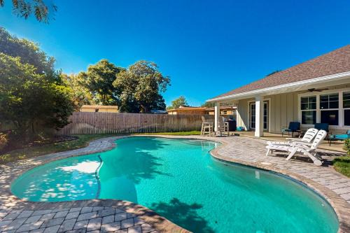 Contemporary dog-friendly retreat with pool & patio - near shops & attractions