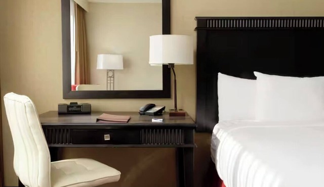 Contemporary Accommodation Perfect for Downtown Escape – Prime Urban Living!