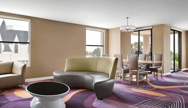 Convenient Stay in California! Pool, Pets Allowed, Near Norton Simon Museum
