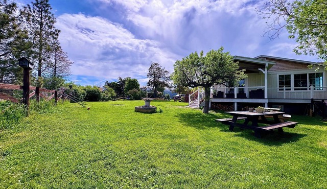 Cottage On Waterfowl Pond/Dog Friendly Fenced Yard