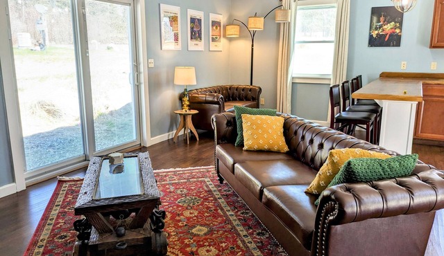 Country Mama's Modern Artsy Cottage