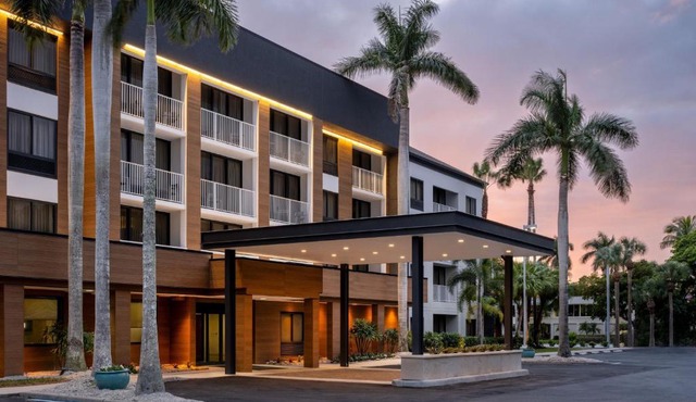 Courtyard by Marriott - Naples