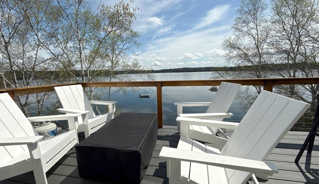 Coveside! Designer decor, waterfront, AC, 2 Bedroom in Harpswell.