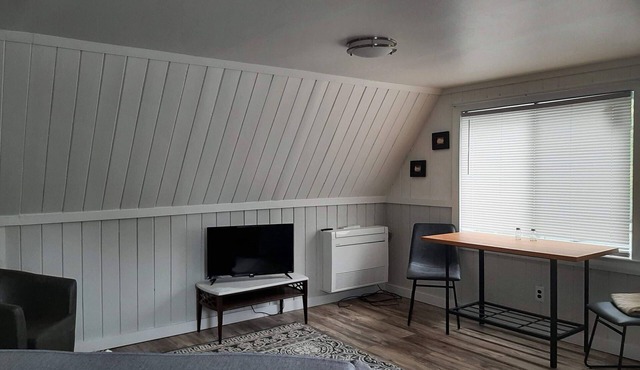 Cozy 1-bedroom apartment in charming Damariscotta with AC, WiFi