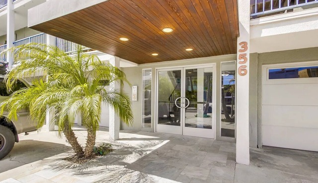 Cozy 2br 2ba Condo. Steps to WindnSea Beach. 30-day min