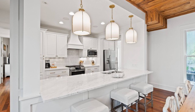 Cozy Camp District Retreat Near Camp WaterColor & Tennis Center