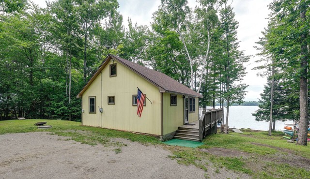 Cozy Chemo Pond Cabin w/Dock & Waterfront Views