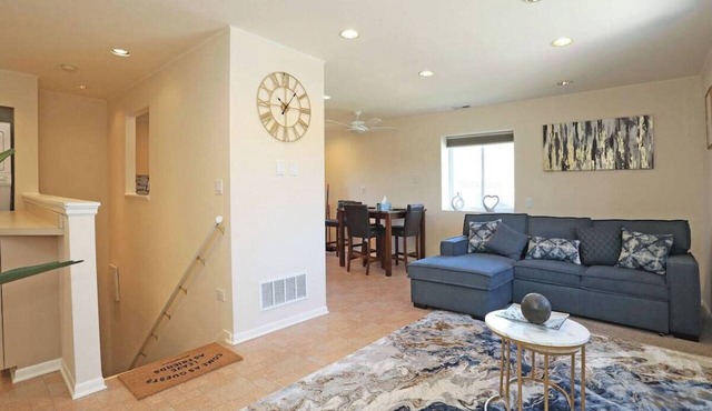 Cozy Chicago Suburban Apartment