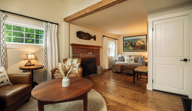 Cozy cottage -Close to Downtown Camden!
