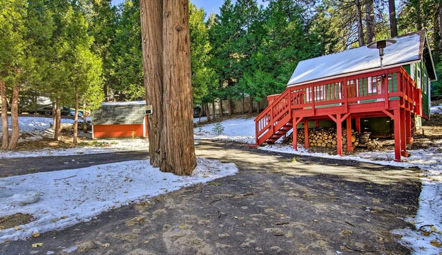 Cozy Forest Cabin Retreat in Running Springs