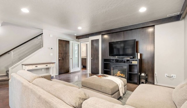 Cozy Getaway Near Eagle!