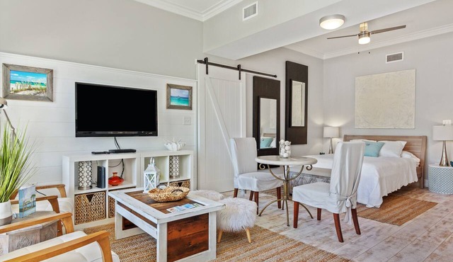 Cozy Gulf Place Studio | Walk to Beach, Restaurants & Shops