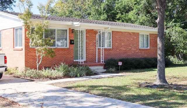 Cozy house centrally located close to everything.