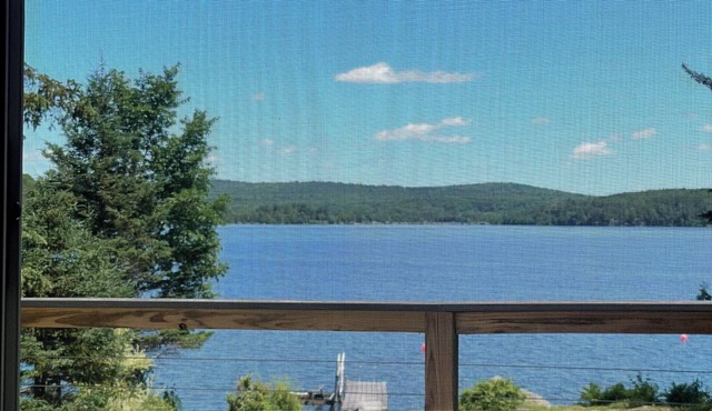 Cozy lake house in the hear of Maine
