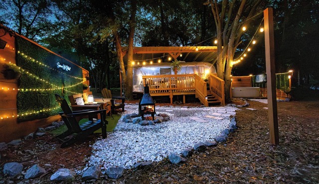 Cozy Lakefront Airstream