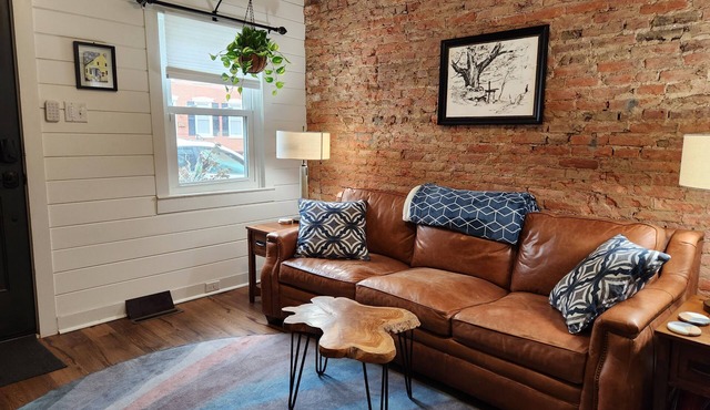 Cozy Lancaster City Townhouse - Walkable to city sites