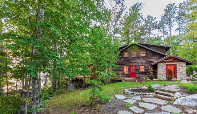Cozy Log Cabin on Beautiful Phillips Lake near Bar Harbor and Camden