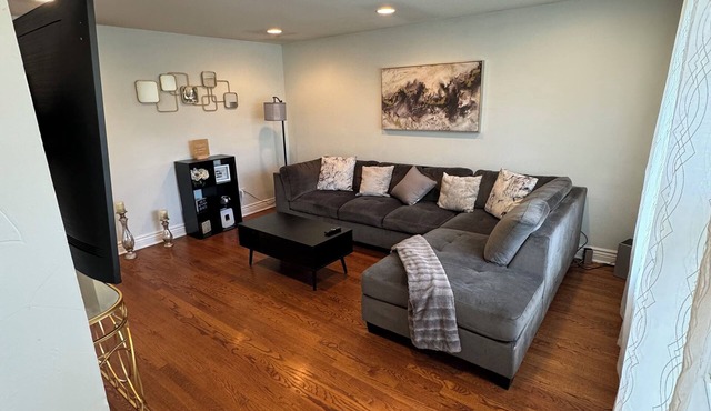 Cozy Midway Home