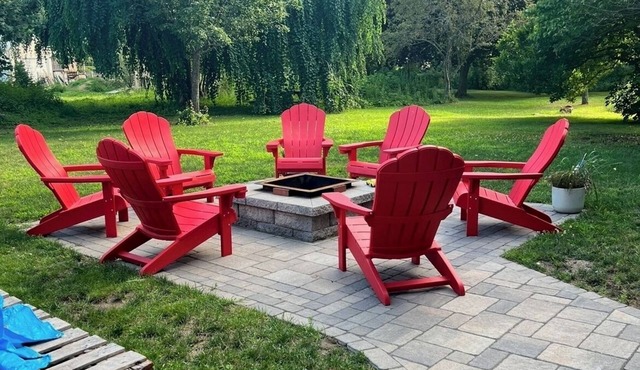 Cozy Scarborough home 2 miles from beaches