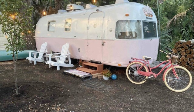 Cozy vintage airstream downtown Pensacola, pet friendly