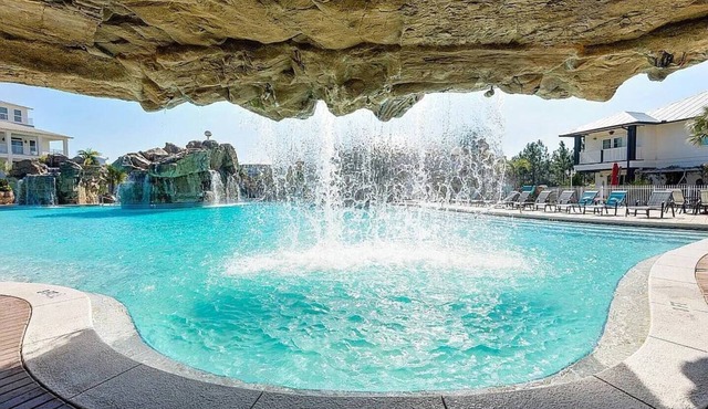 Cypress Breeze - 8 minute walk to beach