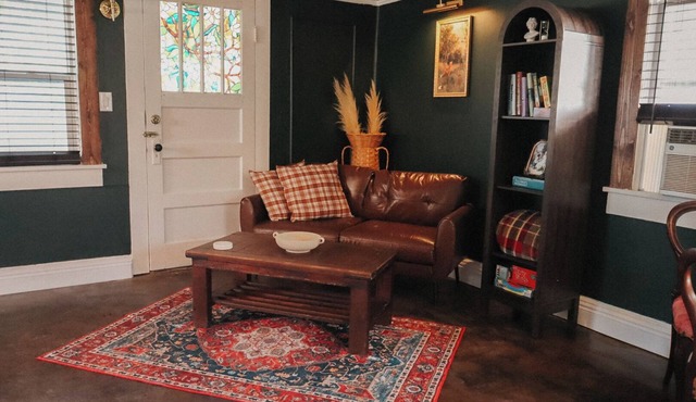 Dark Academia Hideaway - Walkable Downtown Pensacola - 1BR