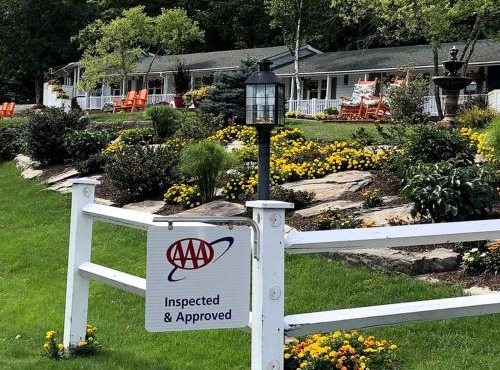 Delightful Room for Couples in a Bed and Breakfast near Camden, Maine