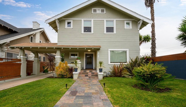 DISCOUNT Charming 3-bedroom Craftsman in Mid City with Backyard