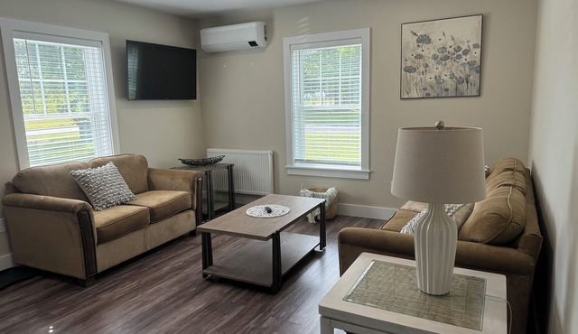 Discover Oakland charm near Colby College 10 min