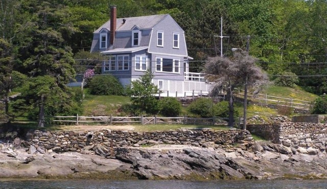 Dog-friendly, bayfront home - gorgeous ocean views, private balcony & fireplace
