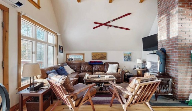 Dog-friendly Woodland home near ski resort with firepit