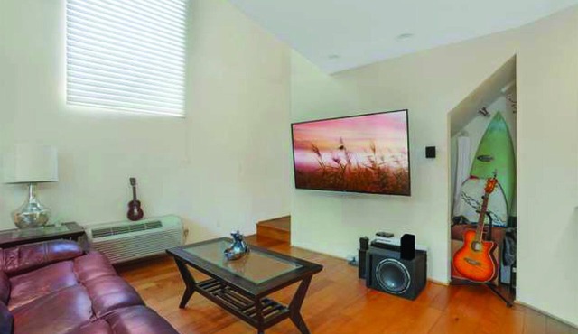 Downtown Condo - 1 Block from Petco Park - Secured Parking & Gated