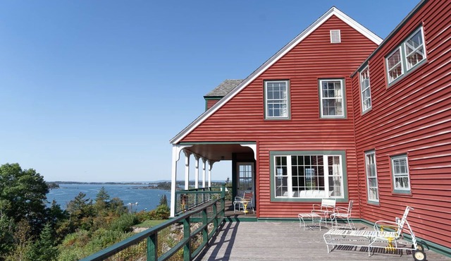 Downtown Hilltop Cottage - Breathtaking View