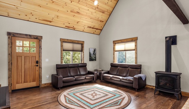 Eagles Nest at Experience Montana Cabins
