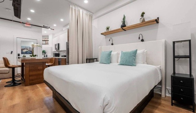 Elegant Urban Loft + Spacious Open Layout | Suite 1