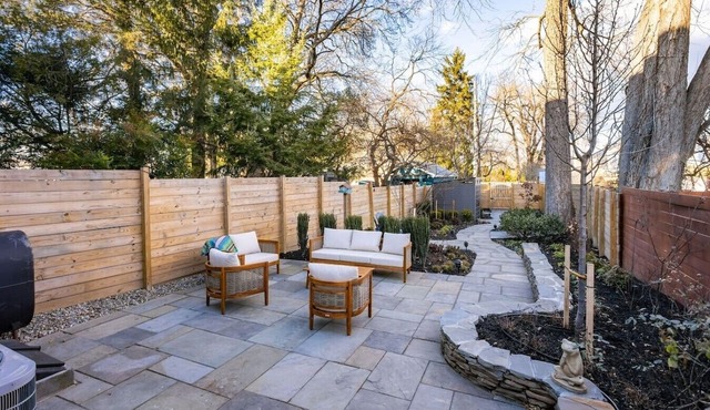 End-Unit Townhouse: Patio, Parking & Walkable