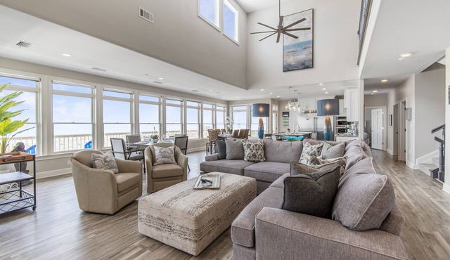 Endless Summer-Gulf Front custom home for 20+. Pup friendly!
