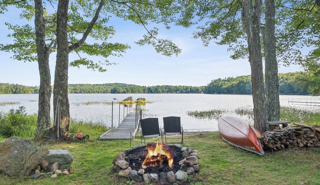 Escape to Cozy Cove - Waterfront Camp Round Pond