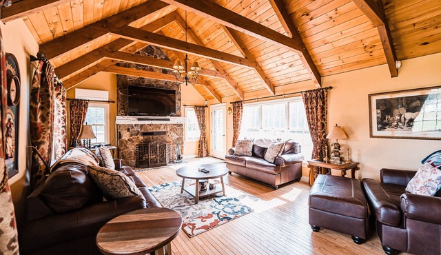 Escape to our Mountain Haven: A Cozy Farmhouse Retreat in the Heart of Western Maine's Mountains