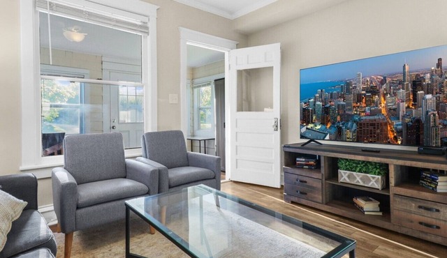 Families Come Stay DT Libertyville near Naval Base