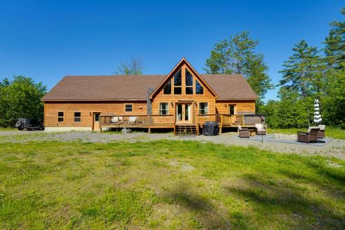 Family Friendly! Quiet Dexter Getaway w/Hot Tub