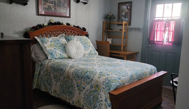Farmhouse room 15minutes to, caverns state park Falling waters chipley Florida