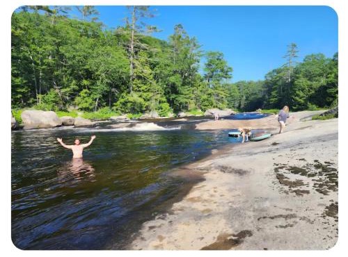 Flatrock on the River Topknot