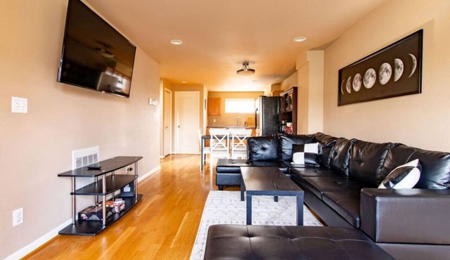 Free EV Charging 3BR Garage Wifi Walk to Parks
