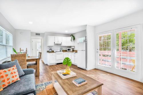 Freshly Remodeled Island Suite w Pool & Pet Friendly