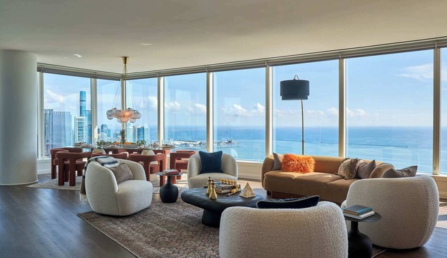 Front Row to the Lake & Skyline: Epic 60th Flr 3BR